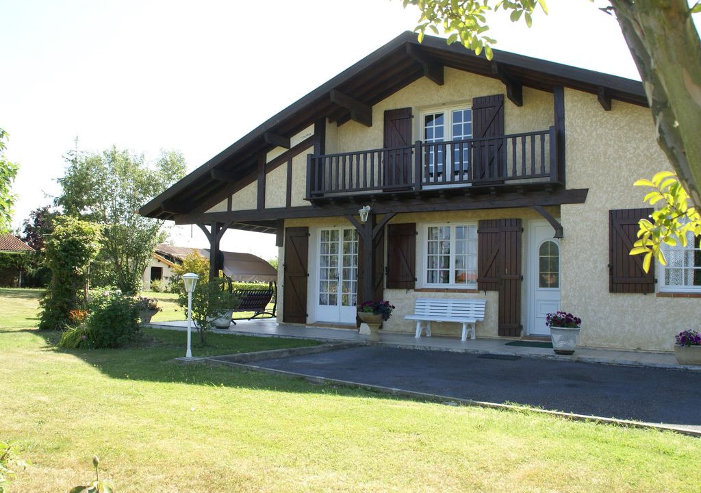Photo of Buildings in Plaisance