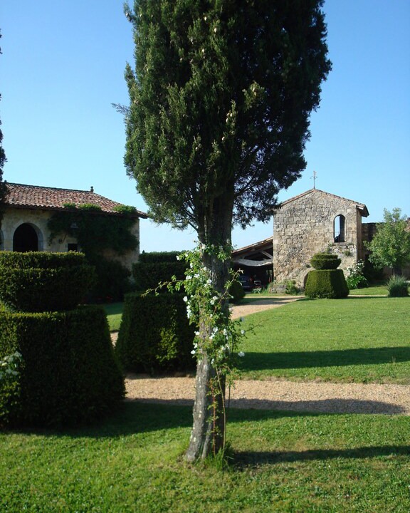 Photo of Buildings in Frechou