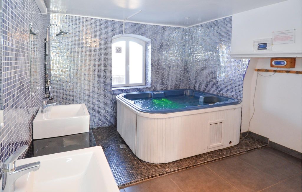 Photo of Bathroom in Saint-Privat-des-Vieux