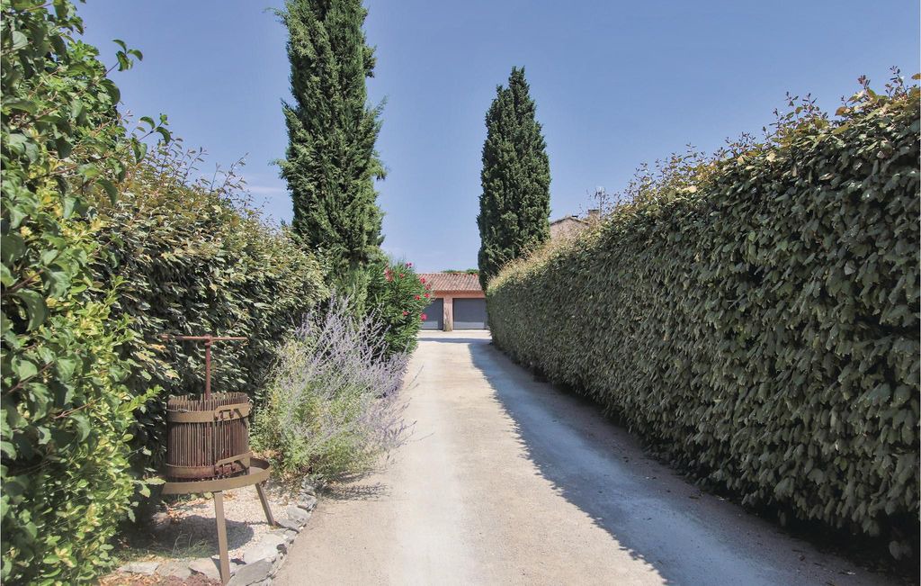 Photo of Others in Caumont-sur-Durance