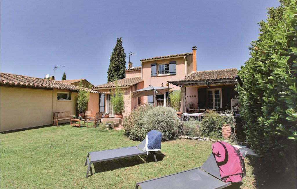 Photo of Buildings in Caumont-sur-Durance