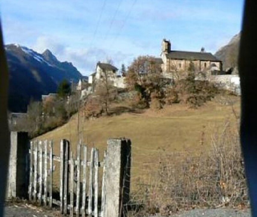 Photo of Buildings in Esquieze-Sere