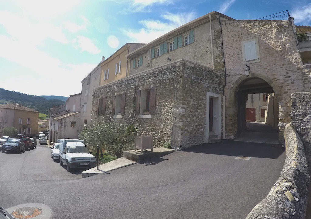 Photo of Others in Sablet