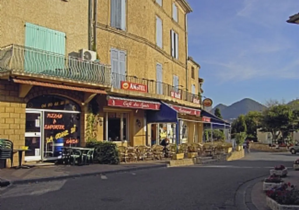 Photo of Others in Sablet