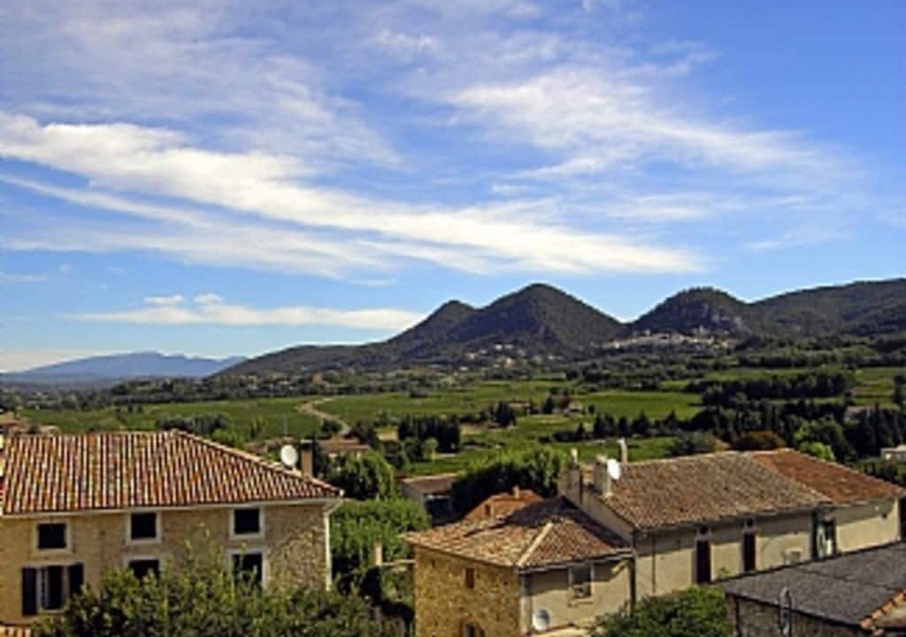 Photo of Buildings in Sablet
