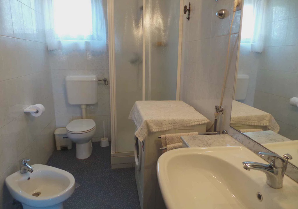 Photo of Bathroom in Opric