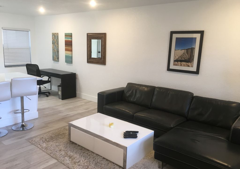 Photo of Livingroom in Oakland Park