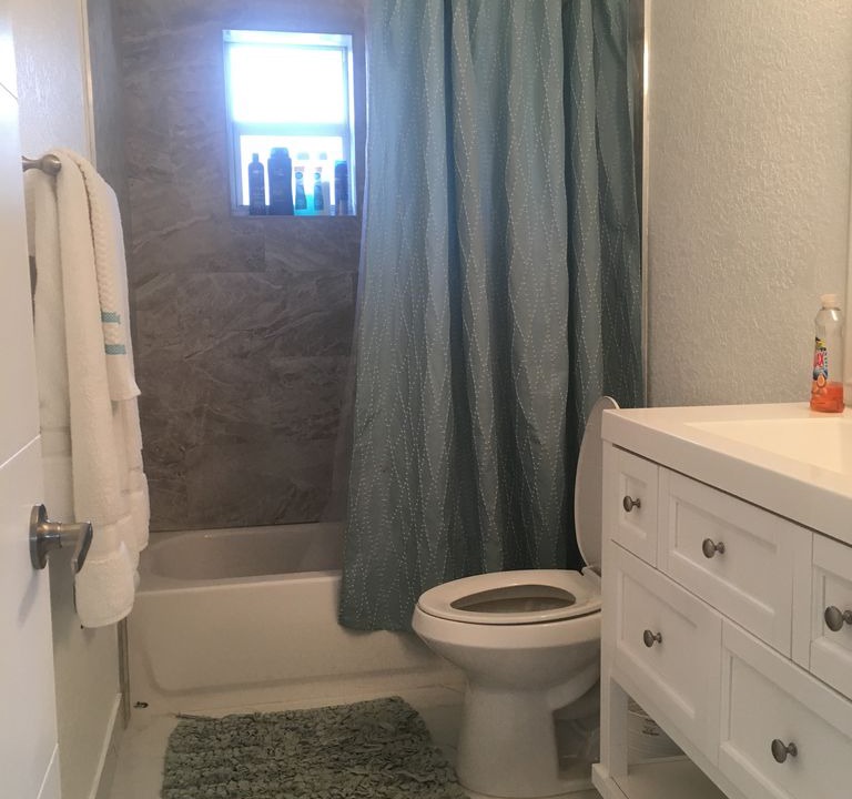 Photo of Bathroom in Oakland Park
