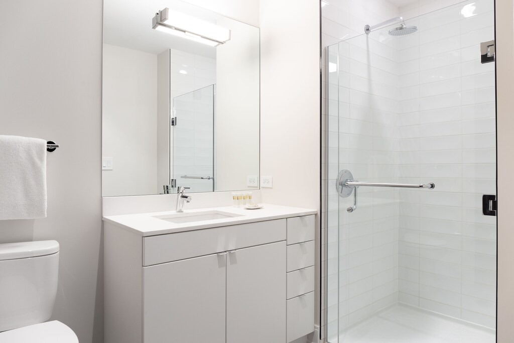 Photo of Bathroom in Lakeview