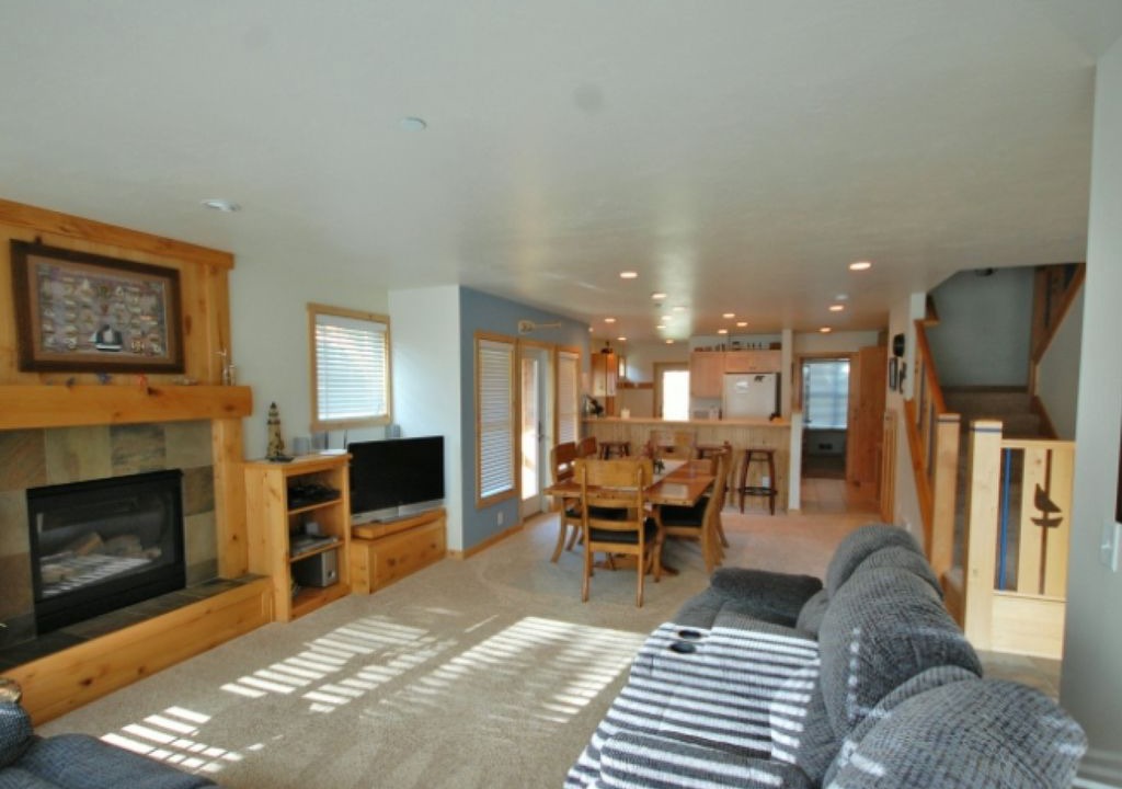 Photo of Livingroom in Shorepine Village