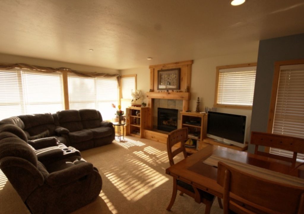 Photo of Livingroom in Shorepine Village