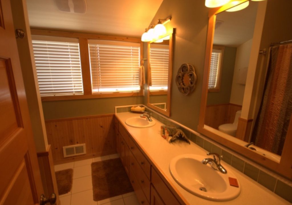 Photo of Bathroom in Shorepine Village