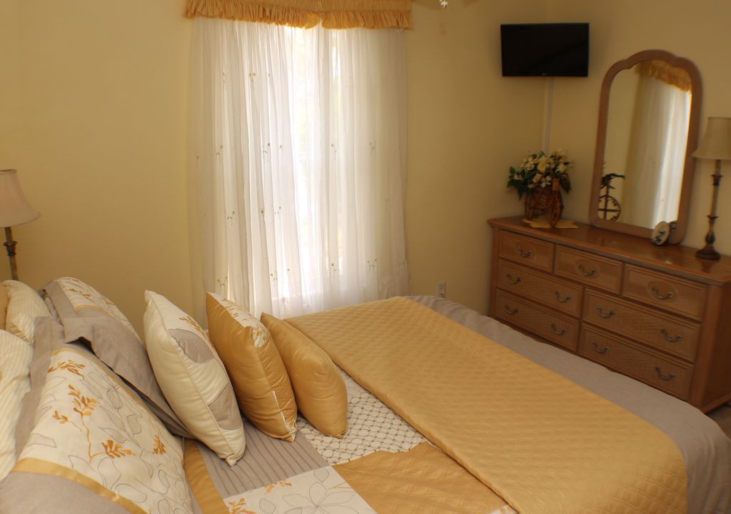 Photo of Bedroom in Windward Cay
