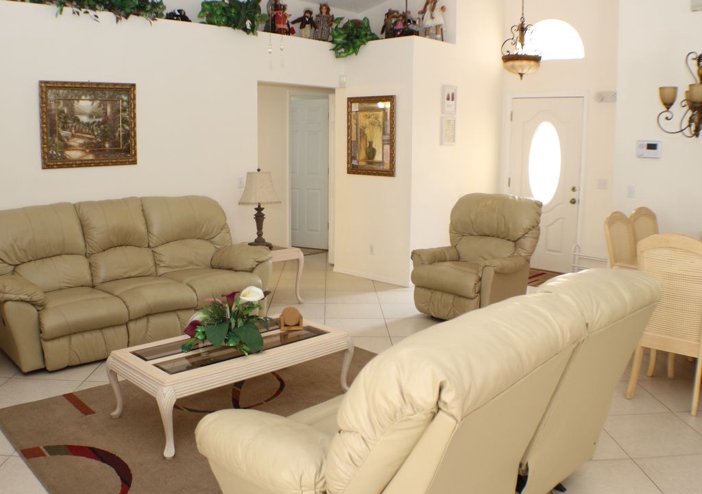 Photo of Livingroom in Windward Cay