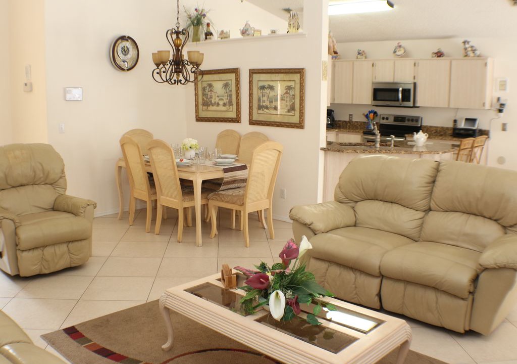 Photo of Livingroom in Windward Cay
