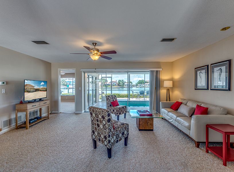 Photo of Livingroom in Island Estate