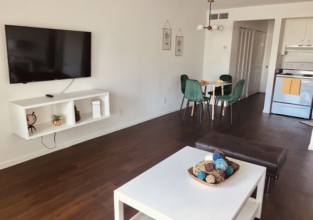 Photo of Livingroom in Oakland Park