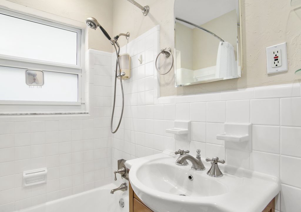 Photo of Bathroom in South Middle River