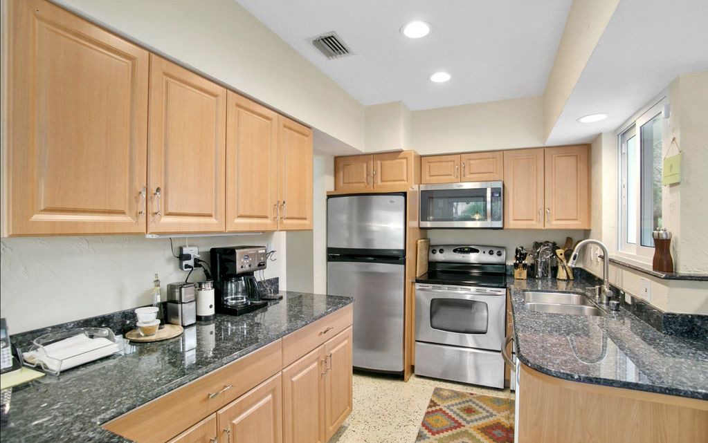 Photo of Kitchen in South Middle River