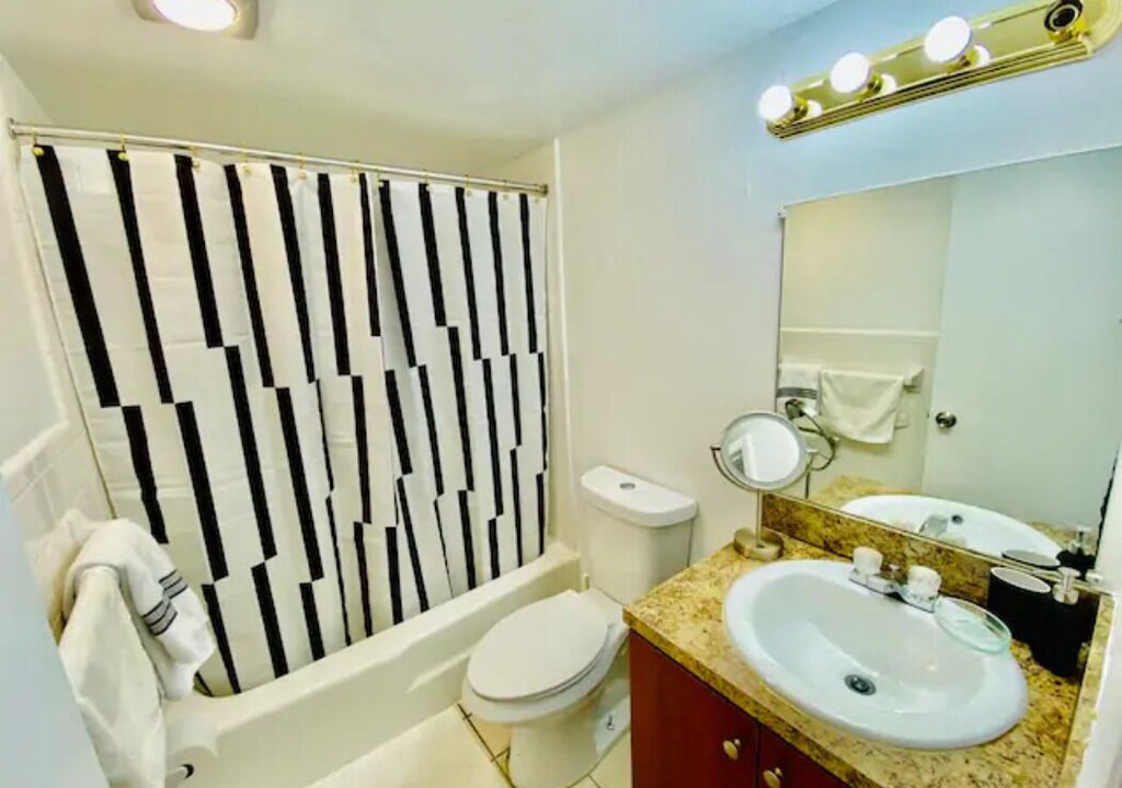Photo of Bathroom in Oakland Park