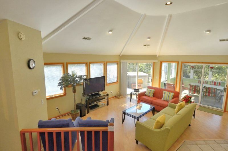Photo of Livingroom in Monteray Shores
