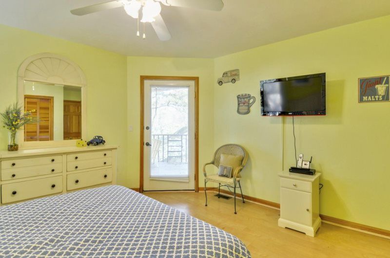 Photo of Bedroom in Monteray Shores