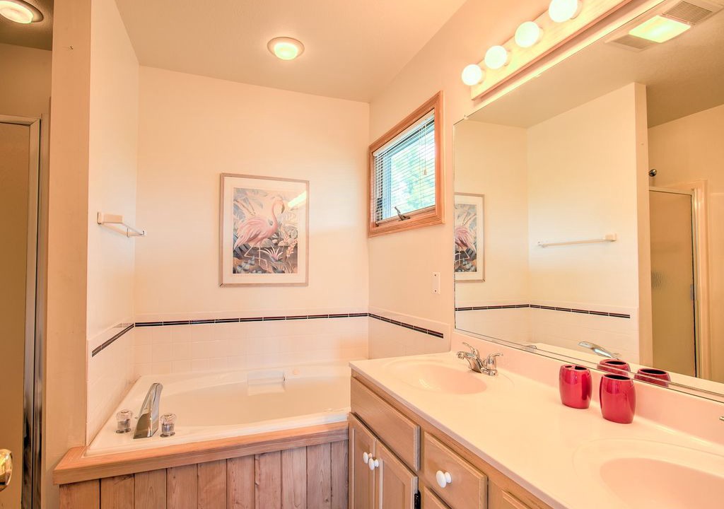 Photo of Bathroom in Monteray Shores
