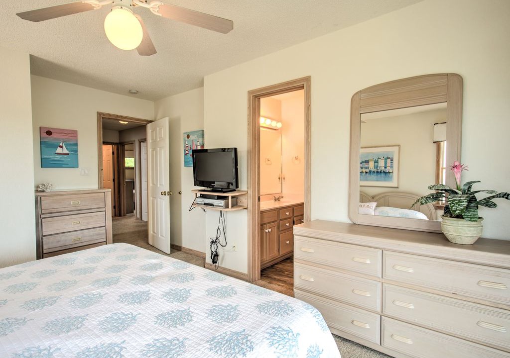 Photo of Bedroom in Monteray Shores