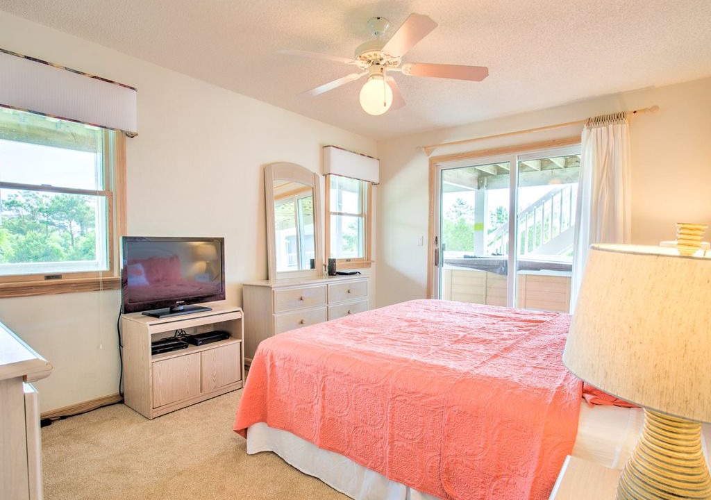 Photo of Bedroom in Monteray Shores