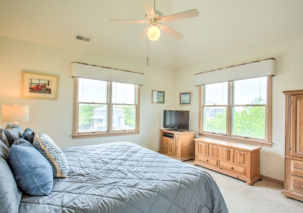 Photo of Bedroom in Monteray Shores