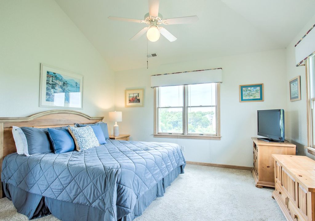Photo of Bedroom in Monteray Shores