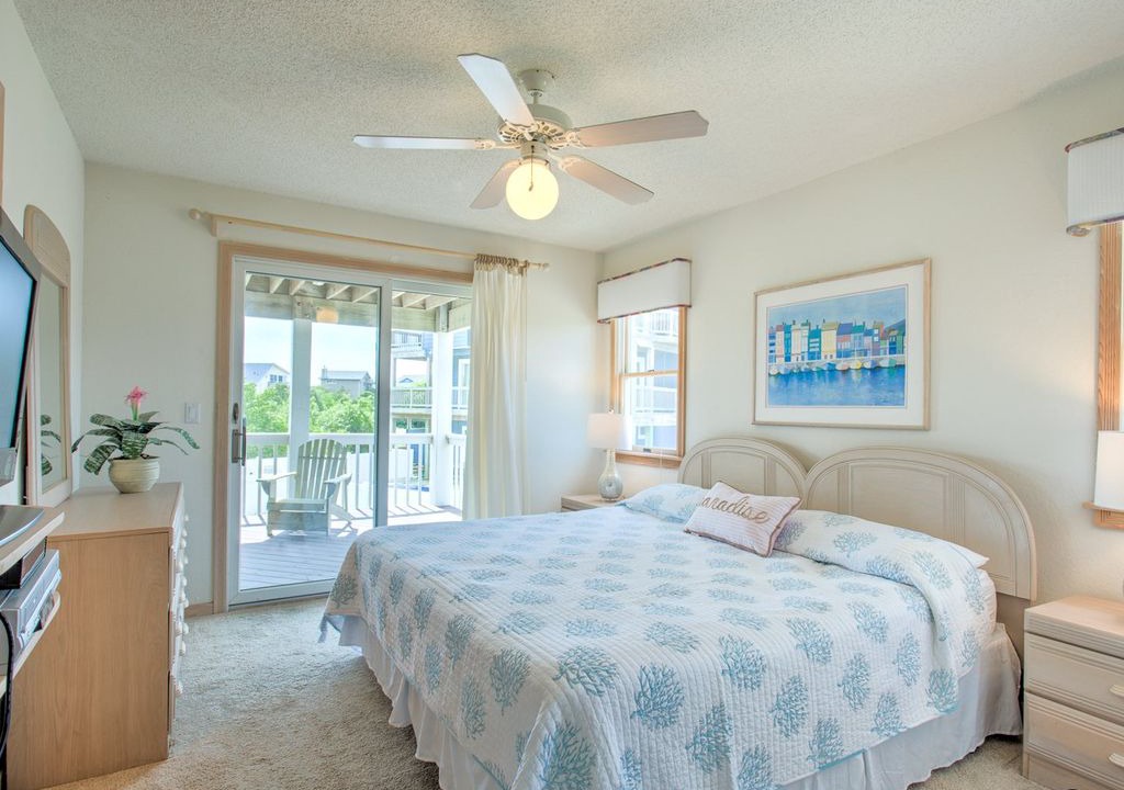Photo of Bedroom in Monteray Shores