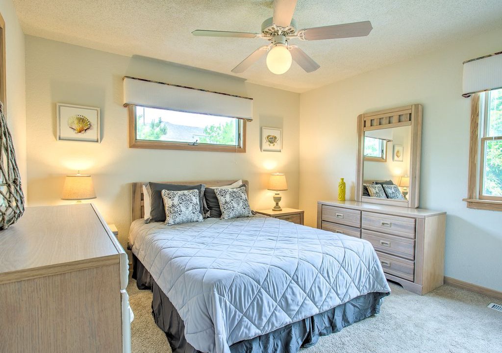 Photo of Bedroom in Monteray Shores