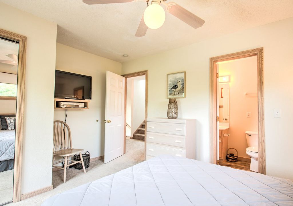 Photo of Bedroom in Monteray Shores