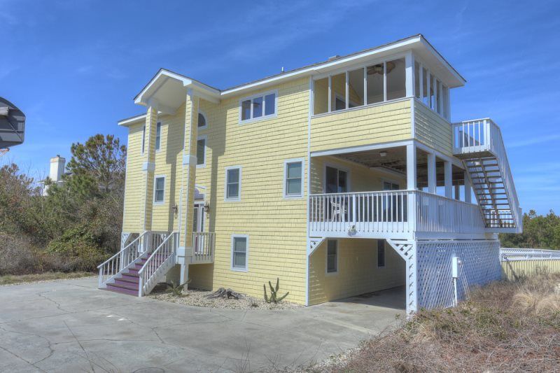 Photo of Buildings in Monteray Shores