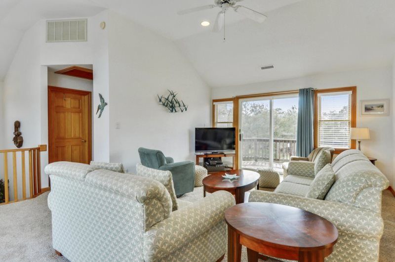 Photo of Livingroom in Monteray Shores