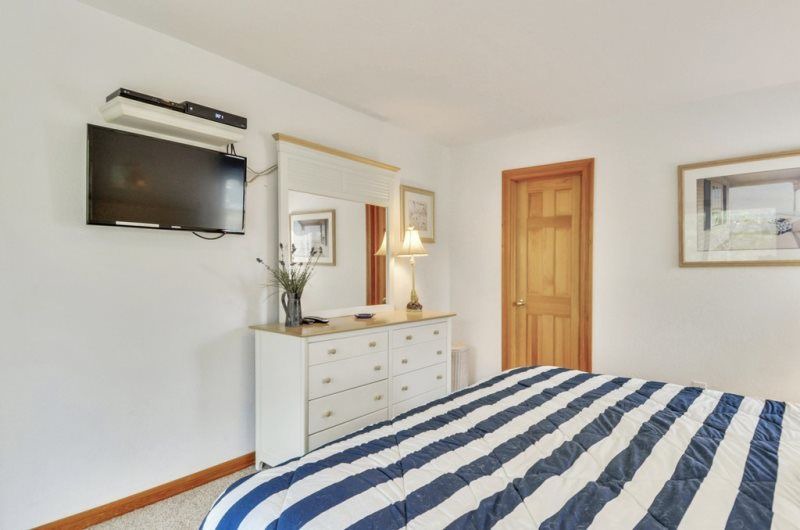 Photo of Bedroom in Monteray Shores