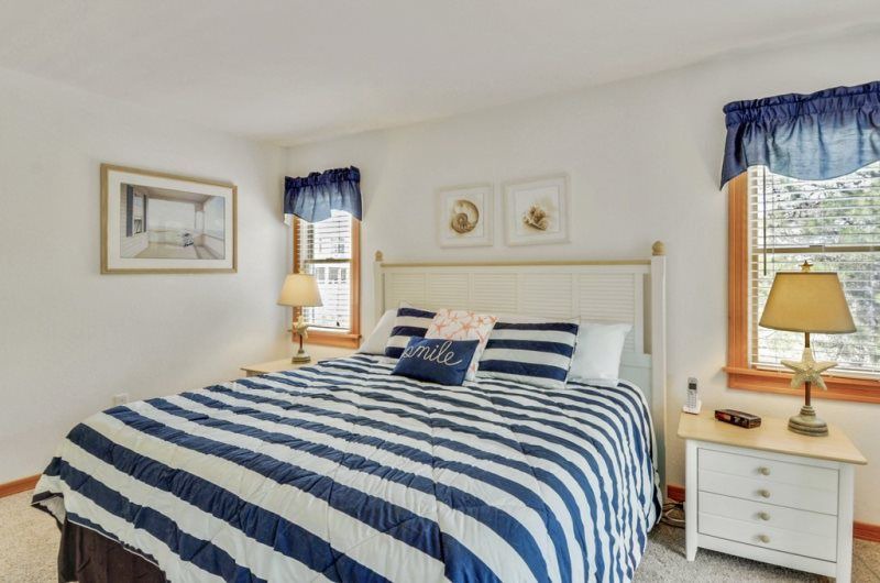 Photo of Bedroom in Monteray Shores