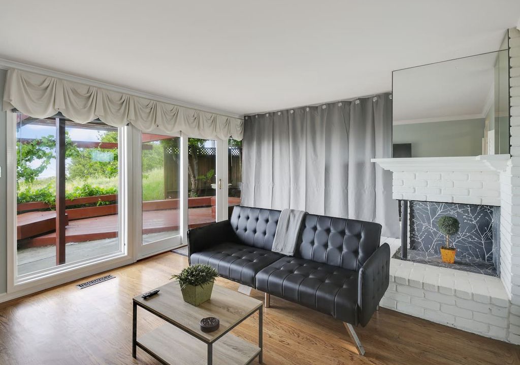 Photo of Livingroom in San Bruno