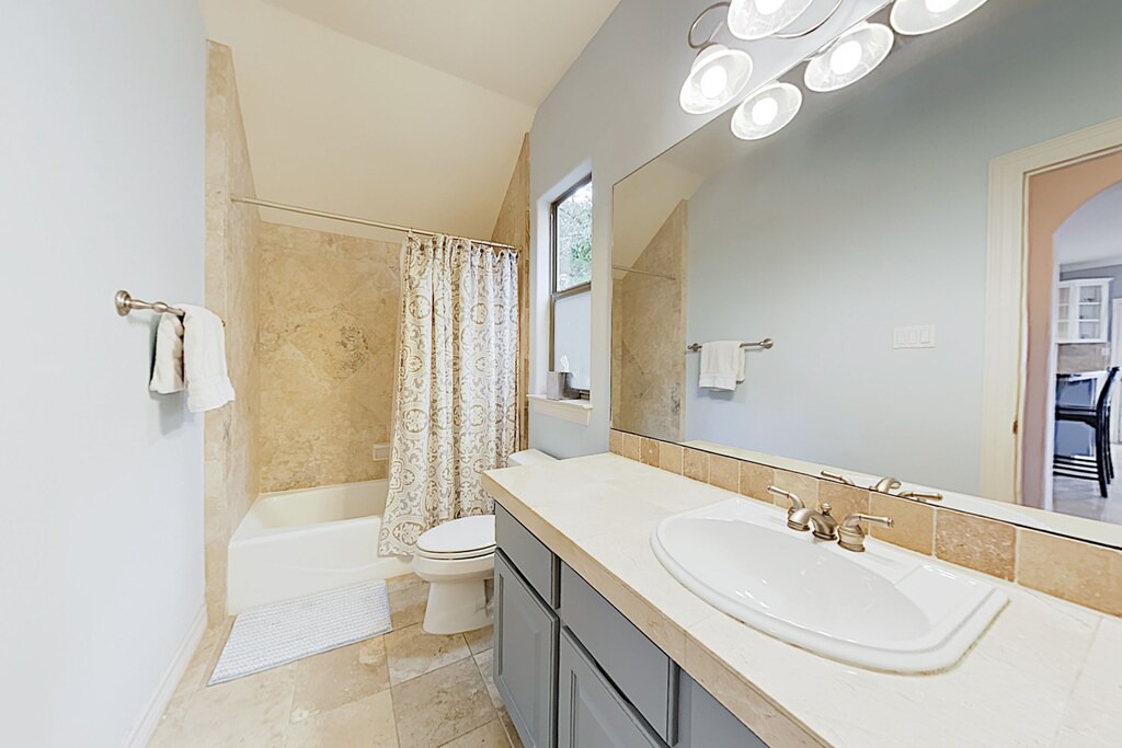 Photo of Bathroom in Briarcliff