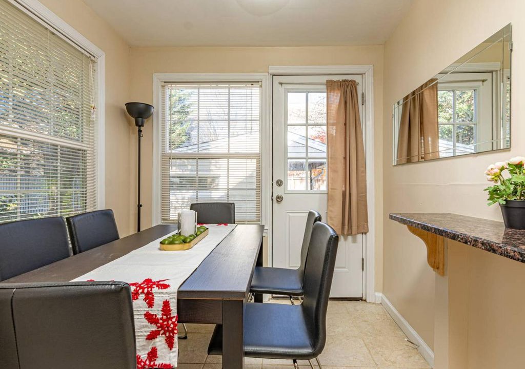 Photo of Livingroom in Bluemont