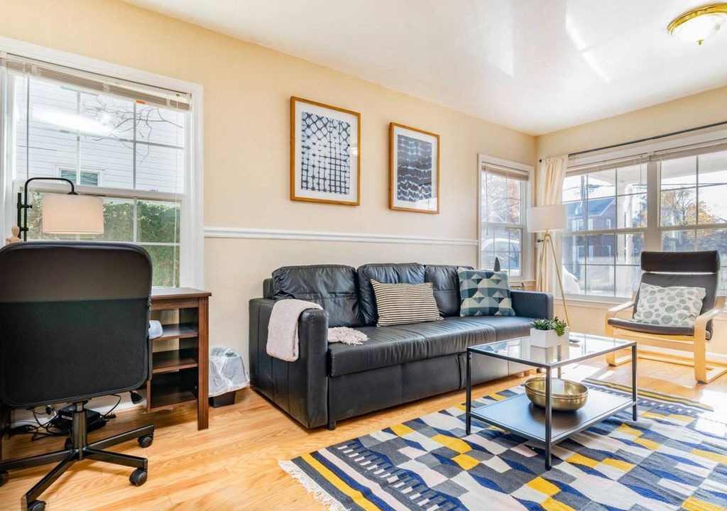 Photo of Livingroom in Bluemont