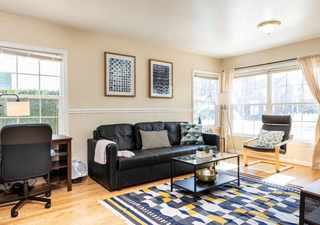 Photo of Livingroom in Bluemont