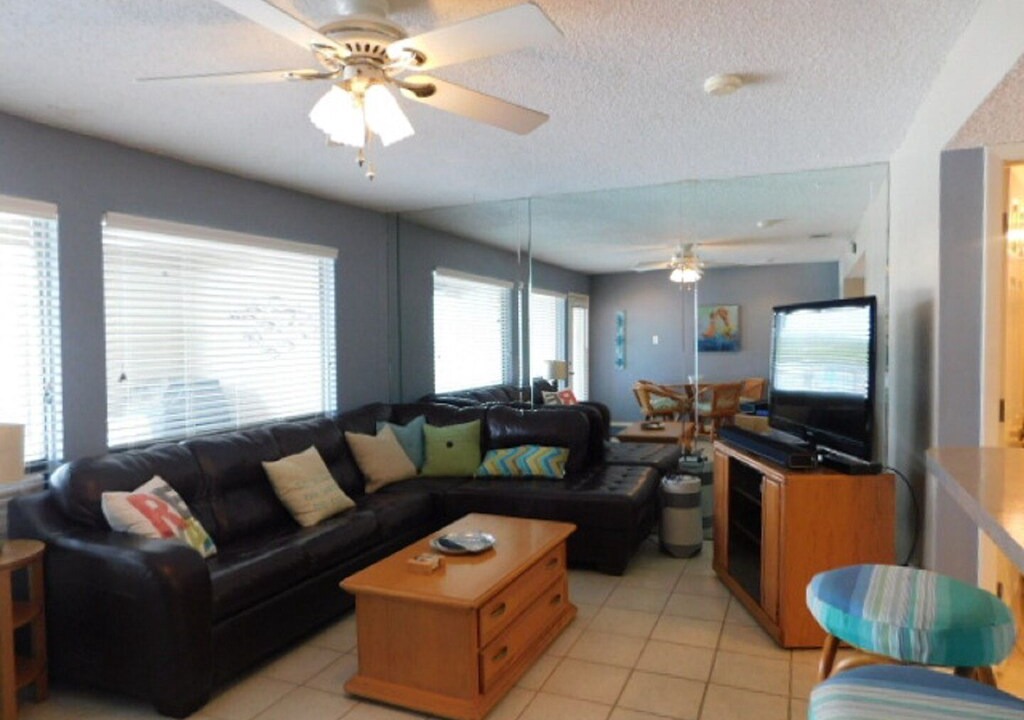 Photo of Livingroom in Briarcliff