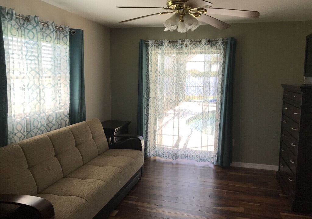 Photo of Livingroom in Harbour Heights