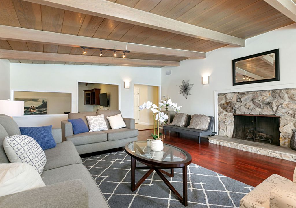 Photo of Livingroom in Encino