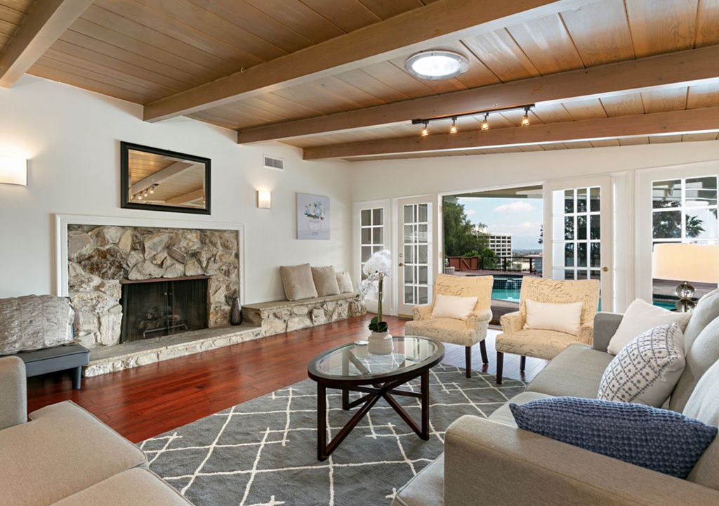 Photo of Livingroom in Encino