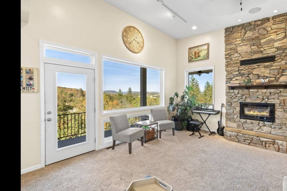 Photo of Livingroom in Central Point