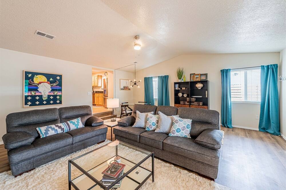 Photo of Livingroom in University Heights