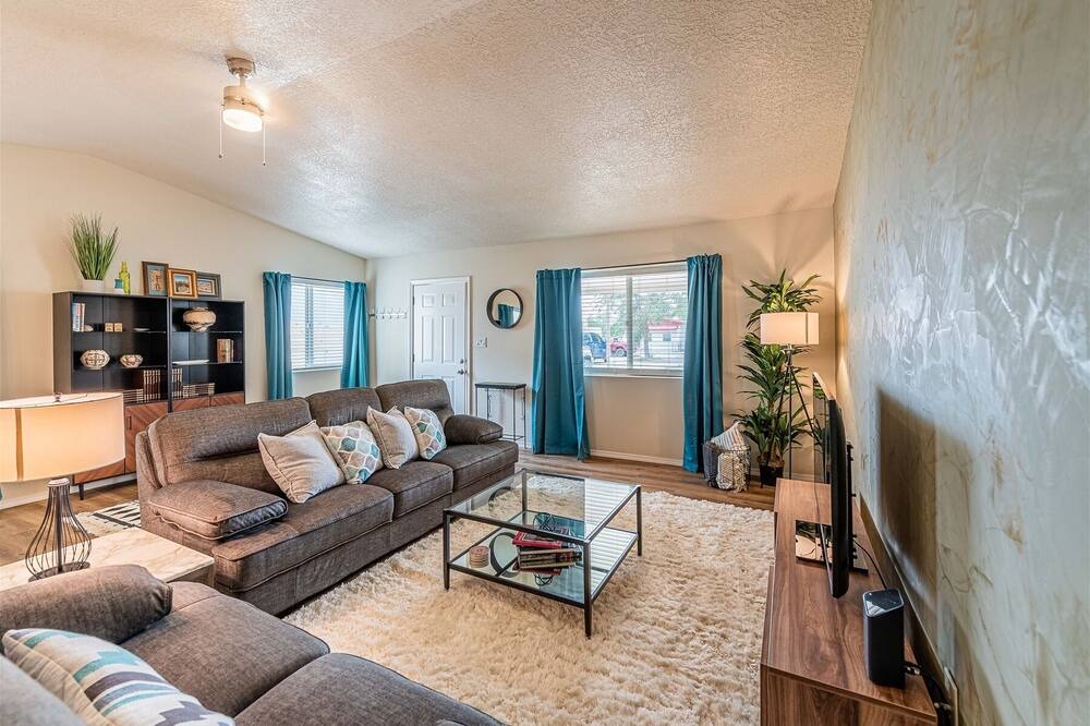 Photo of Livingroom in University Heights